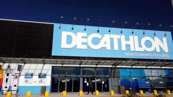 Pontecagnano Campania Italia Septiembre 2022 Entrada Una Tienda Decathlon Italia — Vídeos de Stock