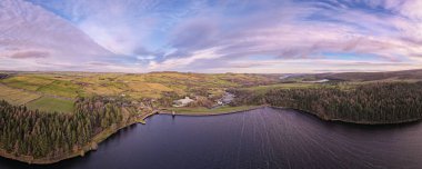 Langsett Reservoir 'ın panoramik görüntüsü İHA' dan çekildi