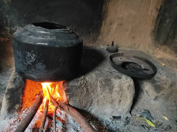 印度村庄的旧水泥炉 — 图库照片