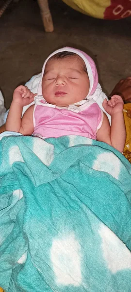 Indian Village Született Baby Girl Aranyos Arc — Stock Fotó