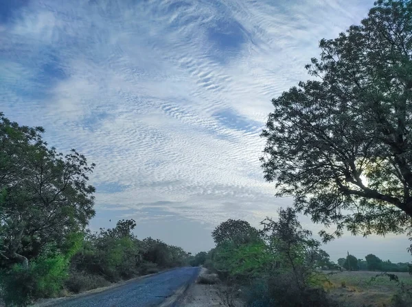 Belo Tiro Indian Village Road Tree Cloud Fotos Beleza Natureza — Fotografia de Stock