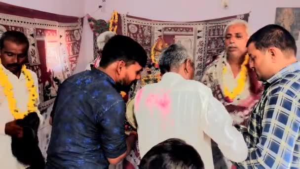 2022年4月30日Zezra Viramgam Ahemdabad Gujarat India在古吉拉特村 上帝进入人体的信仰 — 图库视频影像