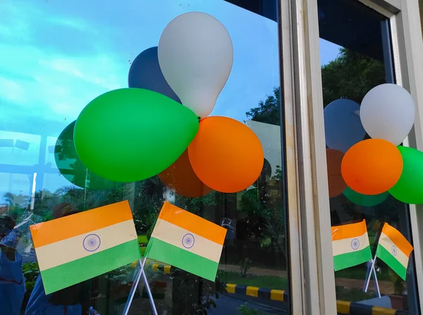Рамках Подготовки Августа Стеклянный Бар Украшен Индийским Флагом Воздушным Шаром — стоковое фото