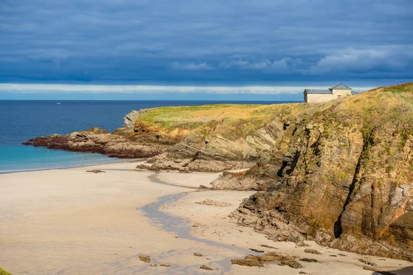 Gammalt Stenhus Toppen Stenig Klippa Vid Havet Santa Comba Hermitage — Stockfoto