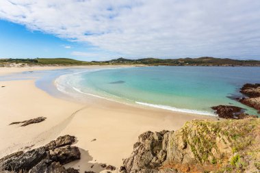 Santa Comba plajı. Ferrol, Kuzey İspanya 'da gelişmemiş manzara.