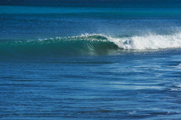 Boucles Une Vague Eau Calme Sur Mer — Photo