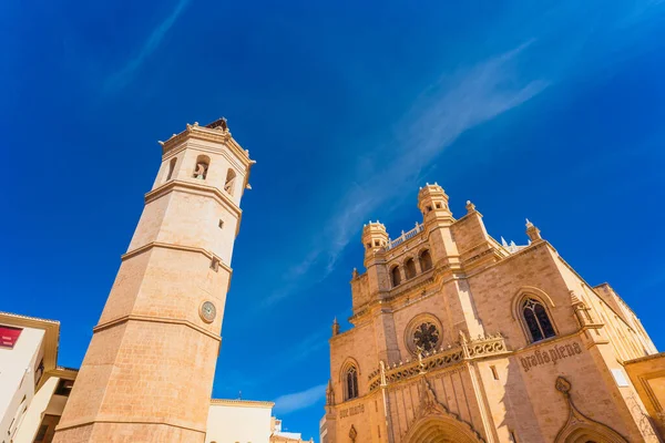 Niski Kąt Widzenia Concatedral Santa Mara Fadr Dzwonnica Budynku Ratusza — Zdjęcie stockowe