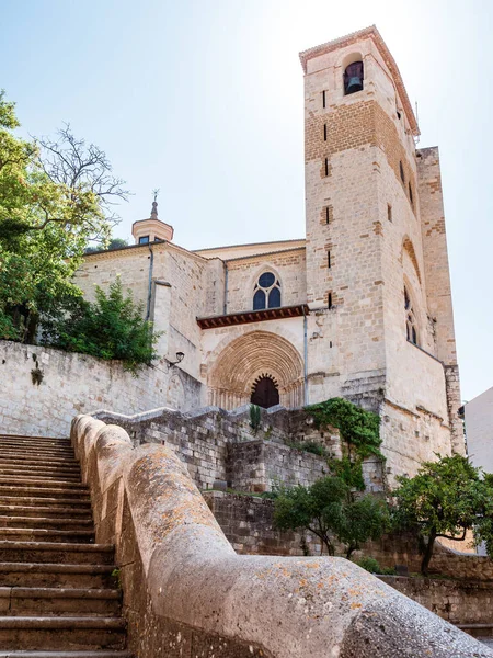 西班牙纳瓦拉Estella Lizarra的San Pedro Rua教堂景观 12世纪建造的圣殿 — 图库照片