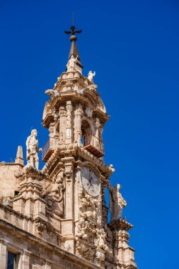 Valencia, İspanya. 1 Mart 2022. Roma Katolik Kilisesi 'nin Barok tarzı Santos Juanes' in üst kısmı.
