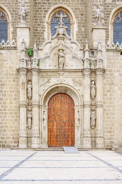 西班牙托莱多中世纪纪念碑San Juan Los Reyes修道院入口 — 图库照片