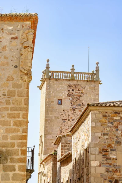 西班牙Caceres一些历史上的石头房子的垂直视图 — 图库照片
