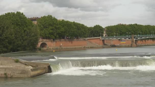 Vista Del Vertedero Bazacle Río Garona Ciudad Toulouse Francia — Vídeos de Stock