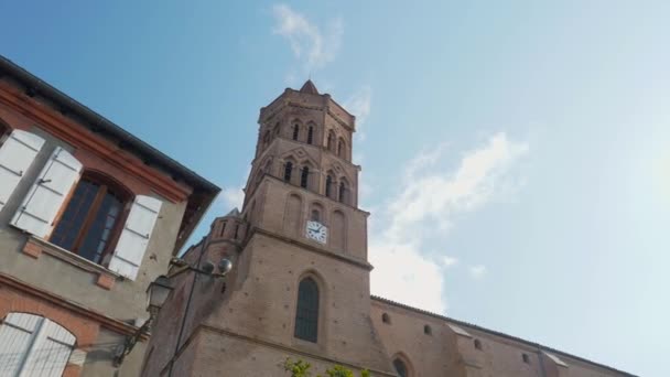Ruční Záběr Nízký Úhel Pohledu Křesťanský Katolický Kostel Toulouse Francie — Stock video