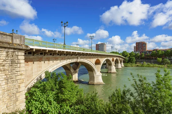 Ponte Estende Sobre Rio Uma Cidade Primavera Pont Des Catalans — Fotografia de Stock