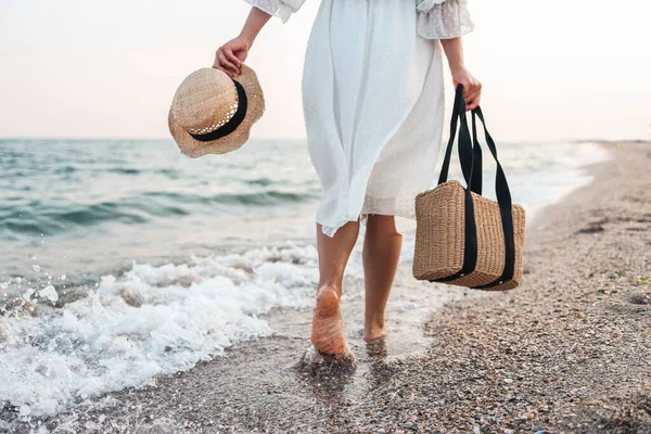 Woman Straw Hat White Dress Tropical Beach Brown Bag — Stockfoto