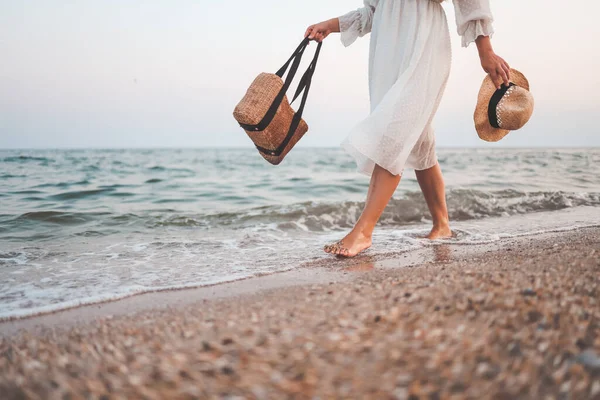 Woman Straw Hat White Dress Tropical Beach Brown Bag — Stockfoto