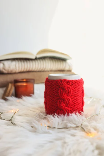 Red Knitted Cup Drink Christmas Background New Year Home Comfort — Foto Stock