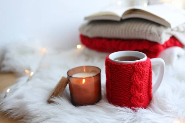 Red Knitted Cup Drink Christmas Background New Year Home Comfort — Stok fotoğraf