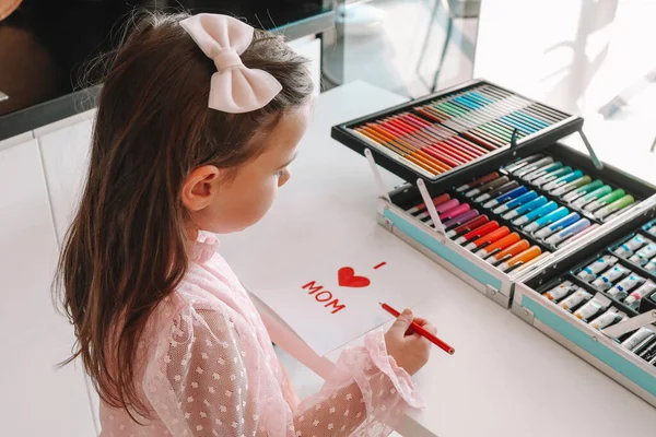 Happy Mother Day Little Girl Draws Card Her Mother Words — Foto de Stock