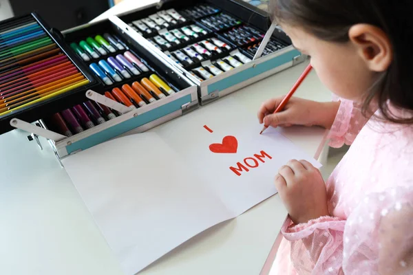 Child Draws Card Mother Day Girl Writes Paper Love You — Foto de Stock