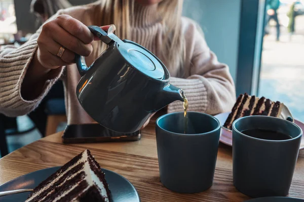 Girl Cafe Pours Tea Cups Beautiful Cozy Photo — Stok fotoğraf