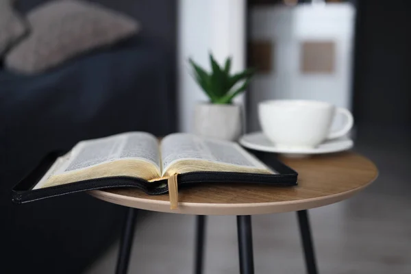 Open Bible Cup Tea Wooden Table Bedroom Time Prayer — Stockfoto