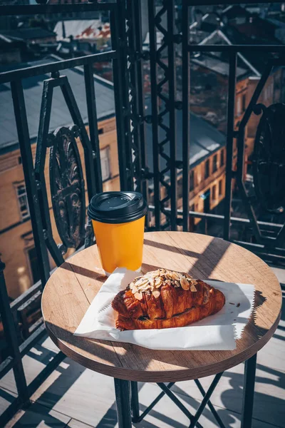 Coffee Cup Fresh Baked Croissant Plate Wooden Table French Breakfast — Foto Stock