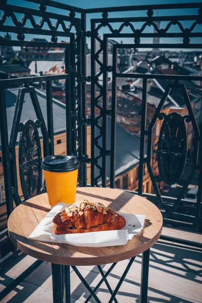 Coffee Cup Fresh Baked Croissant Plate Wooden Table French Breakfast — Foto Stock