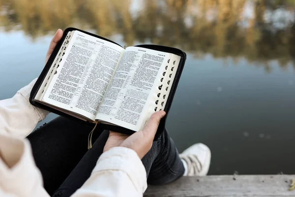 Girl Reading Bible River Bank — Φωτογραφία Αρχείου
