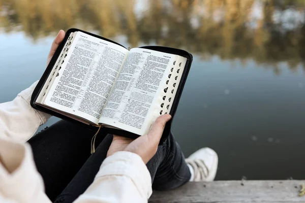 Girl Reading Bible River Bank — Stock Photo, Image