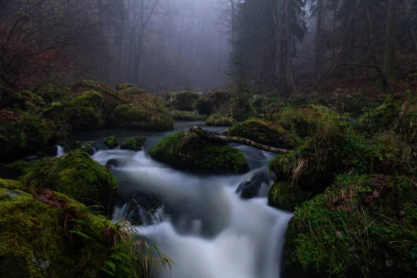 Sanfte Bewegung Des Wilden Wassers Einem Fluss Sommer Mit Felsen — Stockfoto