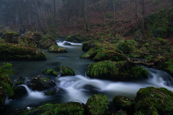 Movimento Suave Água Selvagem Rio Verão Com Pedras Pedras Bela — Fotografia de Stock