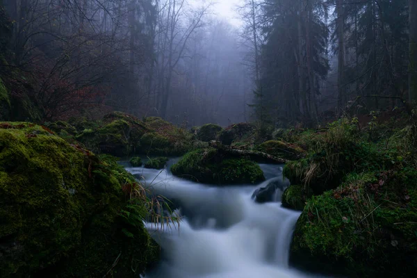 Moto Liscio Acqua Selvatica Fiume Estate Con Rocce Pietre Nella — Foto Stock