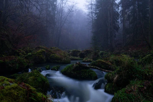 Movimiento Suave Agua Salvaje Río Verano Con Rocas Piedras Hermosa — Foto de Stock