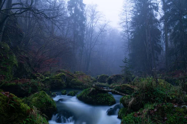 Sanfte Bewegung Des Wilden Wassers Einem Fluss Sommer Mit Felsen — Stockfoto