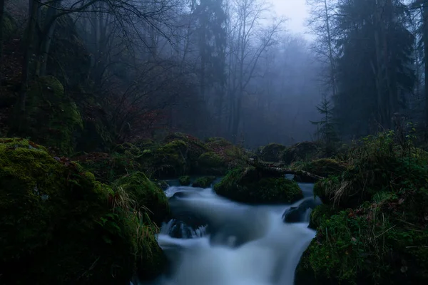 Sanfte Bewegung Des Wilden Wassers Einem Fluss Sommer Mit Felsen — Stockfoto