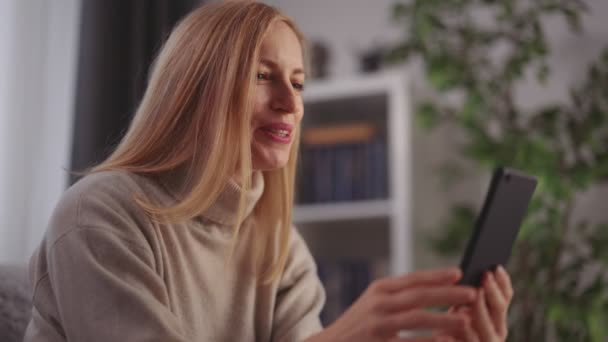 Woman having video call on mobile — Stock Video