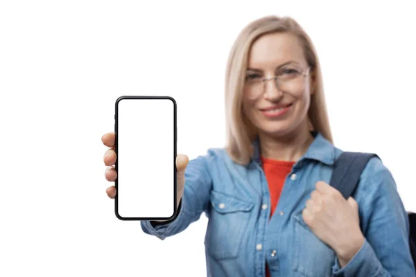 Mujer sosteniendo pantalla blanca móvil —  Fotos de Stock