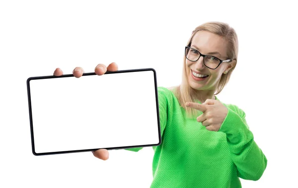 Kvinna med vit skärm tablett — Stockfoto
