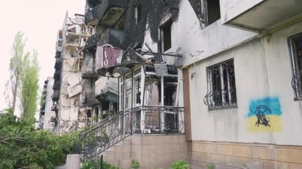Бородянка Украина 2022 Разрушение После Артиллерийских Обстрелов Воздушных Ударов Зданиям — стоковое видео