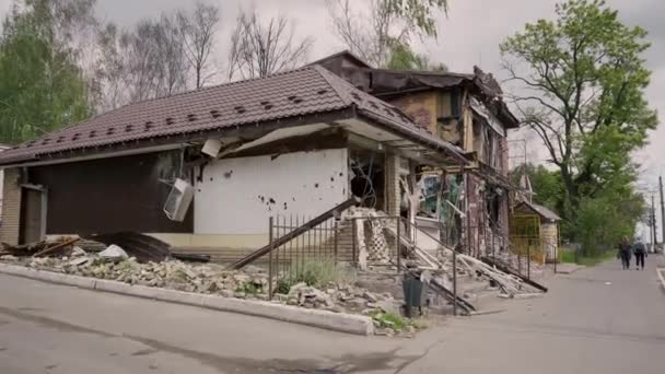 Borodyanka Ucrania 2022 Ruinas Ladrillo Edificio Privado Con Paredes Ventanas — Vídeos de Stock