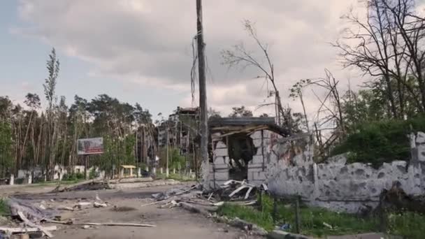 Bucha Ucrania 2022 Vista Calle Abandonada Con Casas Ciudadanos Volados — Vídeo de stock