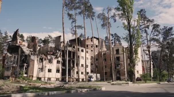 Bucha Ucrania 2022 Vista Del Edificio Civil Dañado Por Caída — Vídeos de Stock