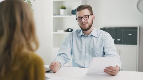 Boss Man Reading Job Resume Refusing Employee Candidate Sad Woman — Stockvideo