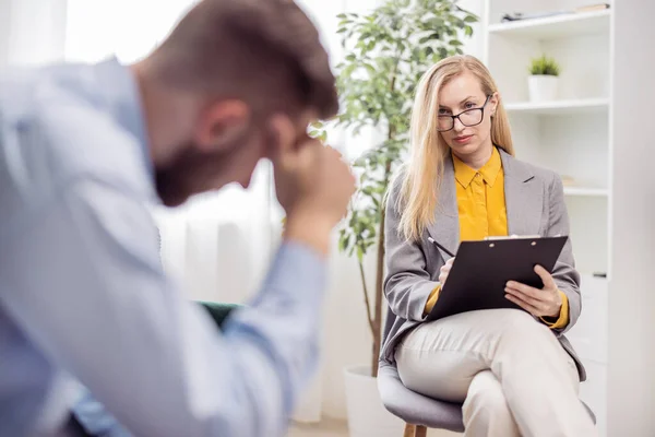 Mature Blonde Woman Psychologist Doctor Listening Client Talking Problem Solution — Stock Fotó