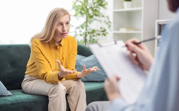 Patient Woman Talking Her Problems Session Psychology Mental Health Support — Stok fotoğraf