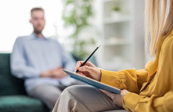 Psychologist Woman Doctor Making Notes Consulting Male Patient Bright Office — Stock Photo, Image