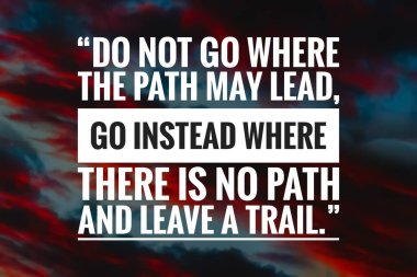 Hayat hakkında güzel doğal gökyüzü arka planına sahip başarı alıntısı, motivasyonel ilham alıntısı