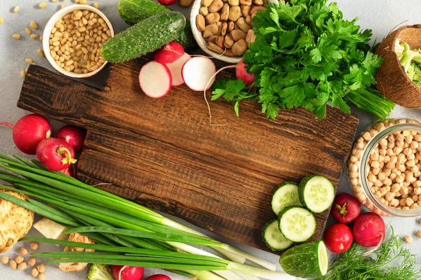Rusztikus Vágódeszka Hozzávalókkal Főzés Egészséges Vegetáriánus Élelmiszer Felső Nézet — Stock Fotó