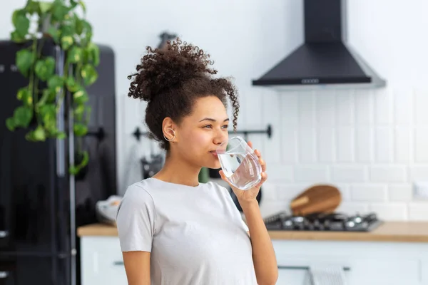 Healthy Lifestyle Concept Beautiful Young Afro American Woman Drinking Clean —  Fotos de Stock